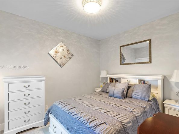 1064 NW 97th Ave 219, Pembroke Pines FL 33024