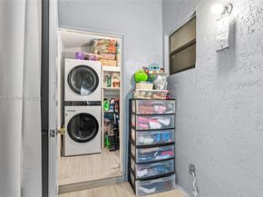 1064 NW 97th Ave 219, Pembroke Pines FL 33024