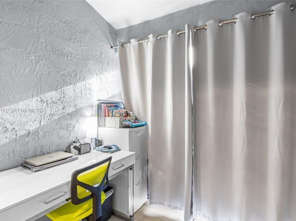 1064 NW 97th Ave 219, Pembroke Pines FL 33024