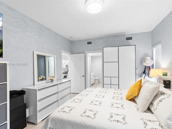 1064 NW 97th Ave 219, Pembroke Pines FL 33024