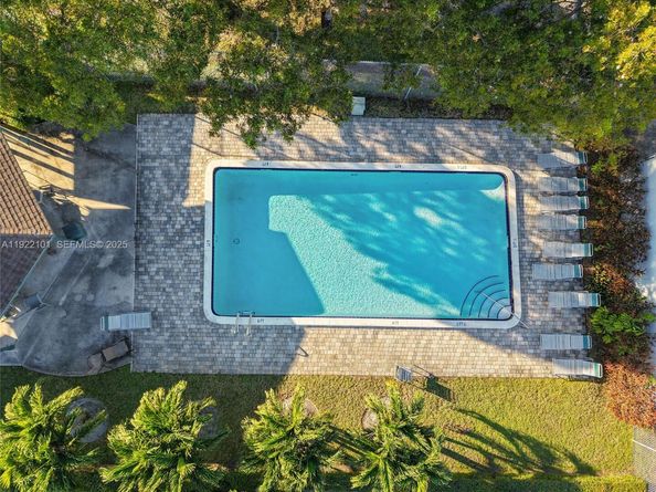 1064 NW 97th Ave 219, Pembroke Pines FL 33024