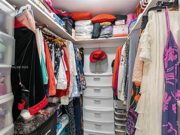 1064 NW 97th Ave 219, Pembroke Pines FL 33024