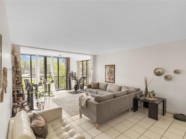 16175 Golf Club Rd 212, Weston FL 33326