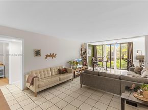 16175 Golf Club Rd 212, Weston FL 33326