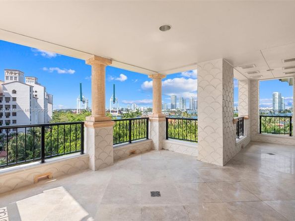 Undisclosed Address #A11783377, Fisher Island FL 33109