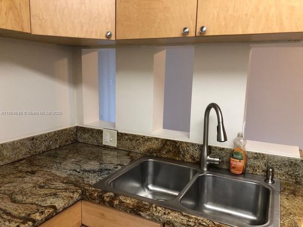 215 Lake Pointe Dr 103, Oakland Park FL 33309
