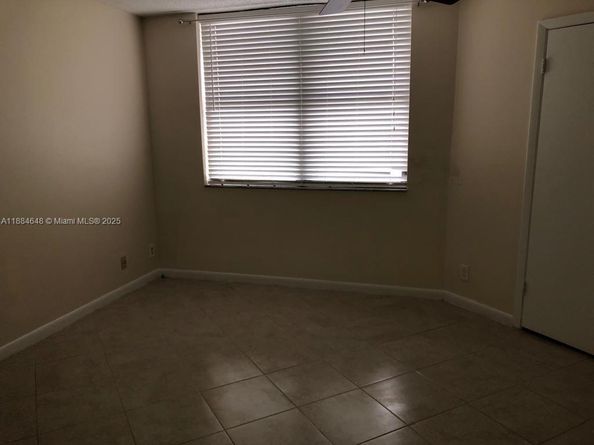 215 Lake Pointe Dr 103, Oakland Park FL 33309