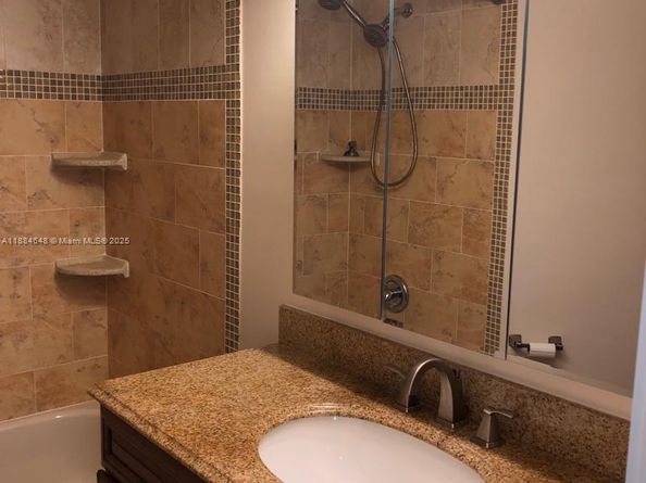 215 Lake Pointe Dr 103, Oakland Park FL 33309