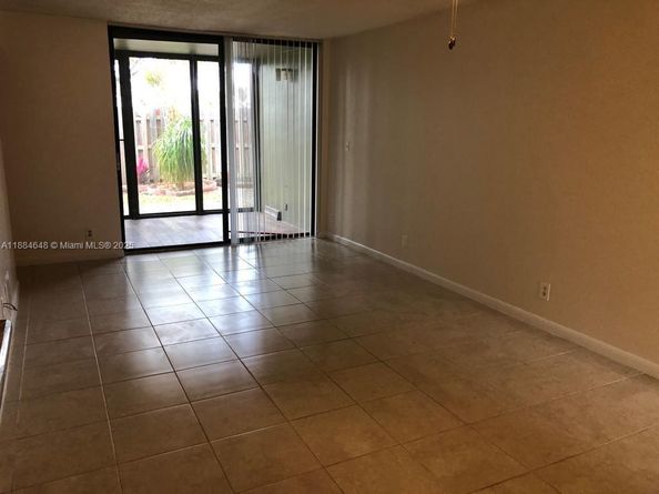 215 Lake Pointe Dr 103, Oakland Park FL 33309