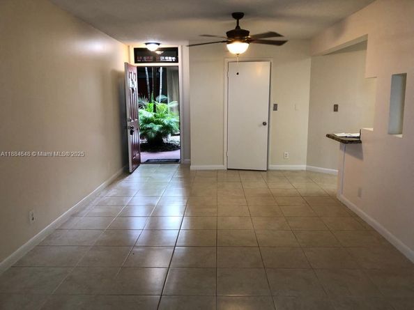 215 Lake Pointe Dr 103, Oakland Park FL 33309