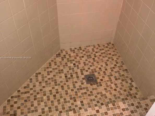 215 Lake Pointe Dr 103, Oakland Park FL 33309