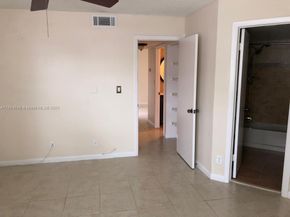 215 Lake Pointe Dr 103, Oakland Park FL 33309