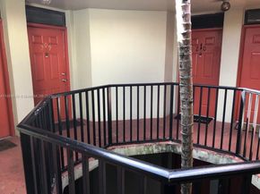 215 Lake Pointe Dr 103, Oakland Park FL 33309