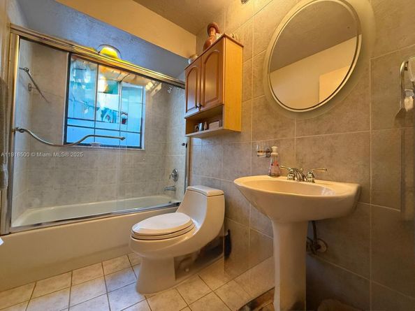 8449 NW 78th Ct, Tamarac FL 33321