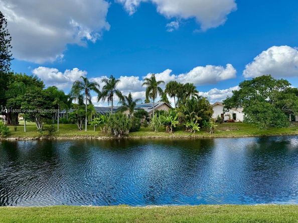 8449 NW 78th Ct, Tamarac FL 33321