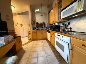 8449 NW 78th Ct, Tamarac FL 33321