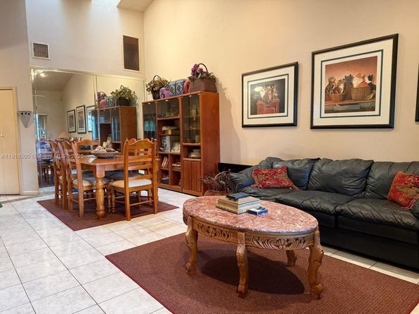 8449 NW 78th Ct, Tamarac FL 33321