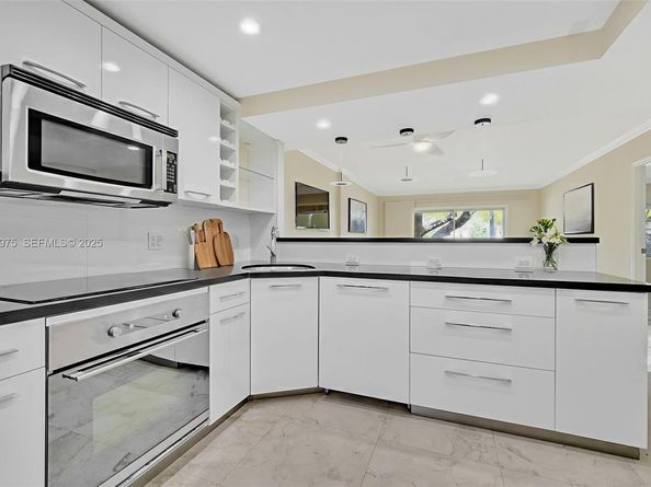 100 Edgewater Dr 240, Coral Gables FL 33133