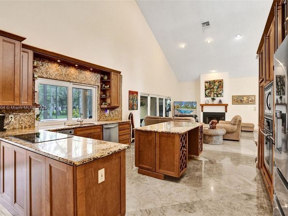 4955 NW 81st Ave, Coral Springs FL 33067
