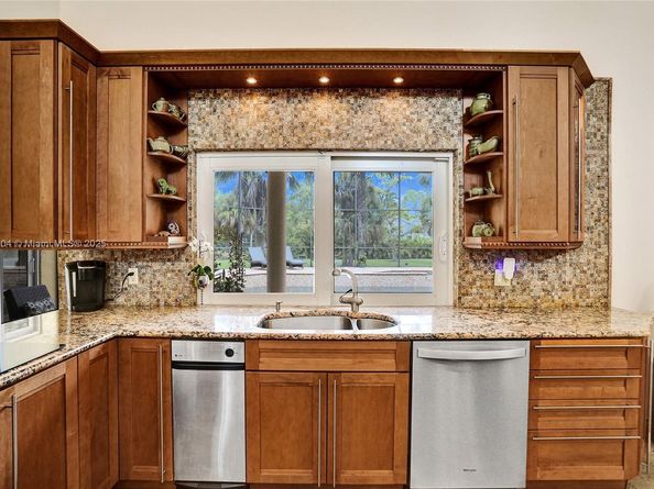 4955 NW 81st Ave, Coral Springs FL 33067