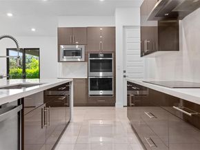 11125 N Sierra Ranch Dr, Davie FL 33324