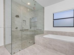 11125 N Sierra Ranch Dr, Davie FL 33324