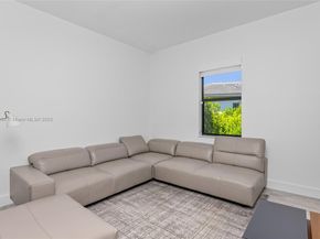 11125 N Sierra Ranch Dr, Davie FL 33324