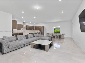 11125 N Sierra Ranch Dr, Davie FL 33324