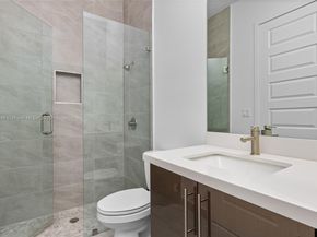 11125 N Sierra Ranch Dr, Davie FL 33324