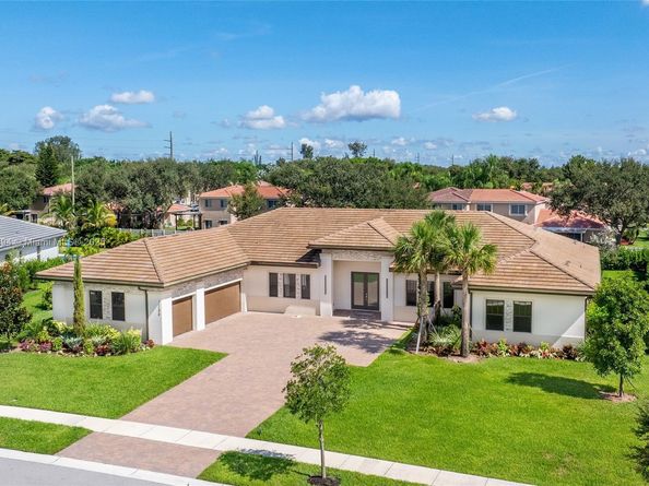 11125 N Sierra Ranch Dr, Davie FL 33324