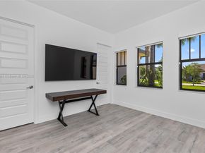 11125 N Sierra Ranch Dr, Davie FL 33324