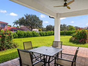 11125 N Sierra Ranch Dr, Davie FL 33324