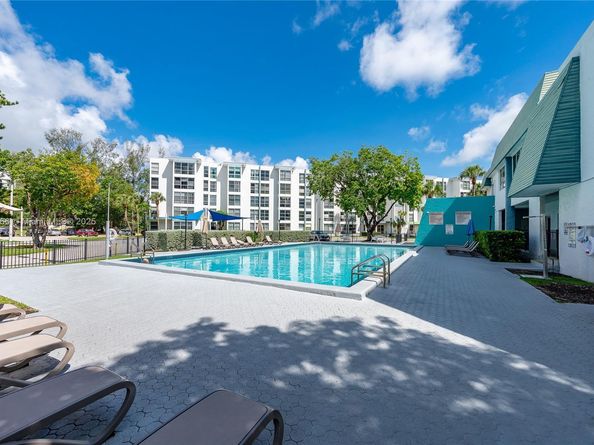 17570 Atlantic Blvd 318, Sunny Isles Beach FL 33160