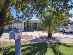 9710 NW 10th St, Pembroke Pines FL 33024