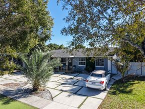 9710 NW 10th St, Pembroke Pines FL 33024