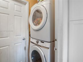 9710 NW 10th St, Pembroke Pines FL 33024