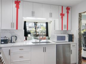 9710 NW 10th St, Pembroke Pines FL 33024