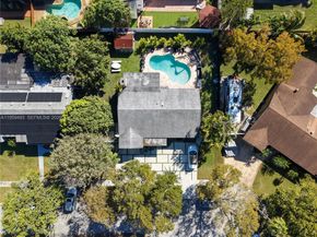 9710 NW 10th St, Pembroke Pines FL 33024