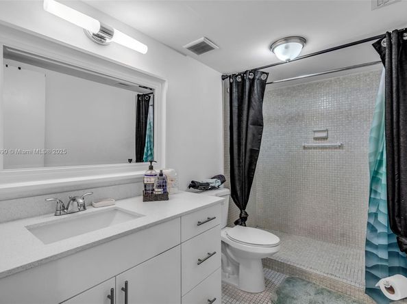 661 NE 195th St 312, Miami FL 33179