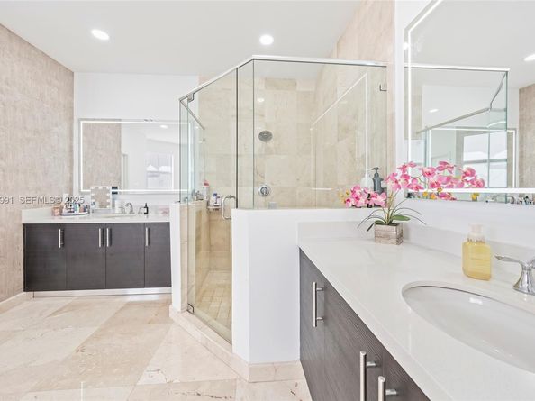 6933 NW 104th Ct, Doral FL 33178