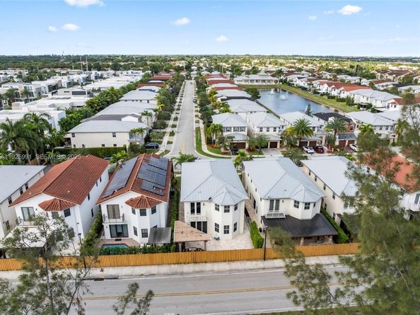 6933 NW 104th Ct, Doral FL 33178