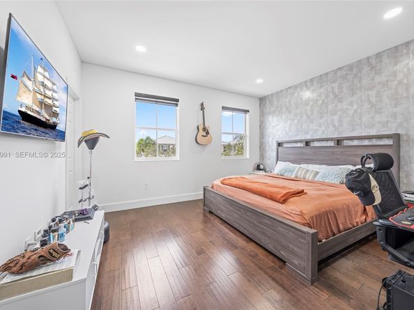 6933 NW 104th Ct, Doral FL 33178