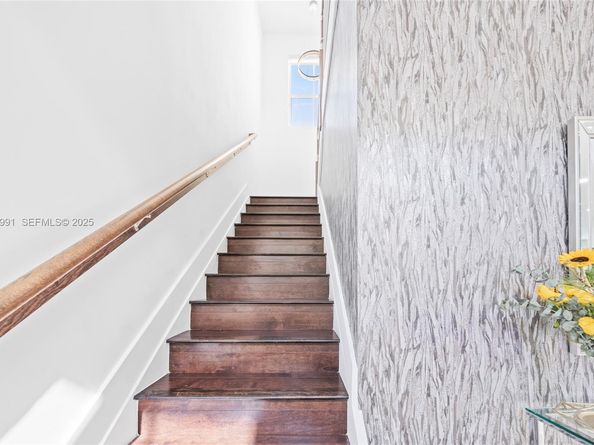 6933 NW 104th Ct, Doral FL 33178