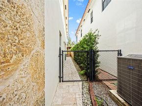 6933 NW 104th Ct, Doral FL 33178