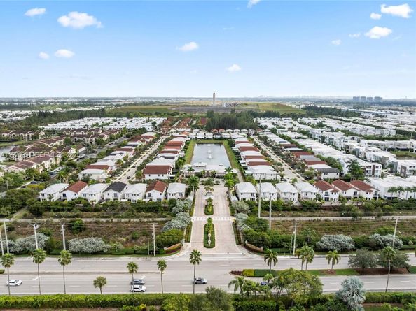 6933 NW 104th Ct, Doral FL 33178