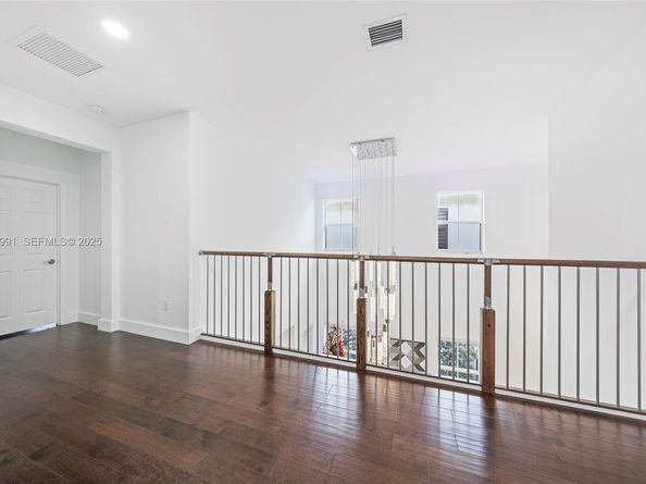 6933 NW 104th Ct, Doral FL 33178