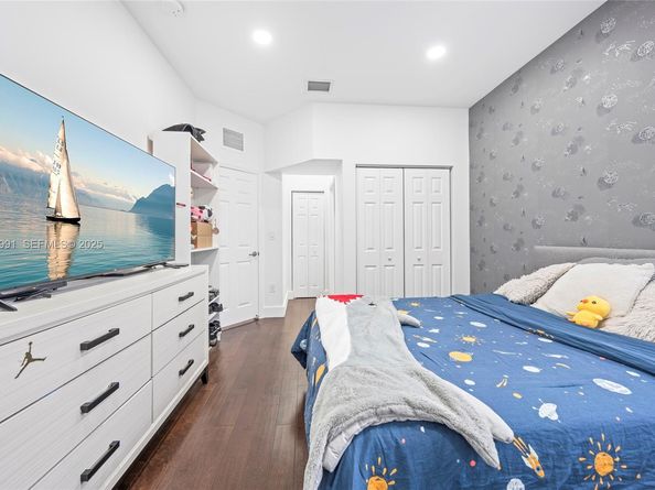 6933 NW 104th Ct, Doral FL 33178