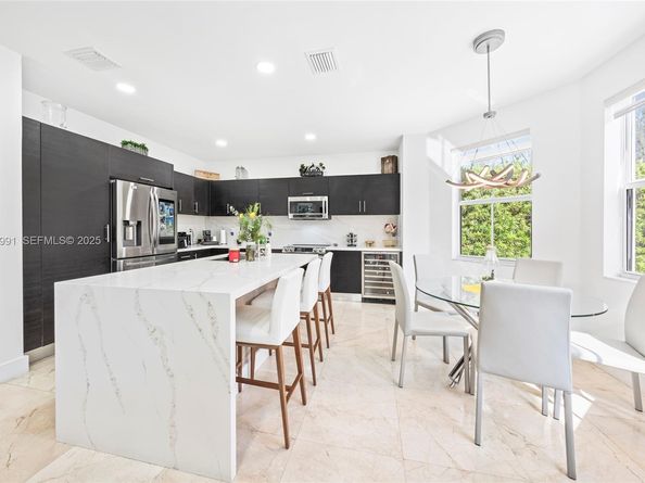 6933 NW 104th Ct, Doral FL 33178