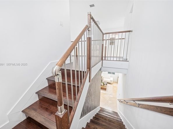 6933 NW 104th Ct, Doral FL 33178