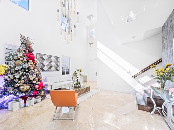 6933 NW 104th Ct, Doral FL 33178